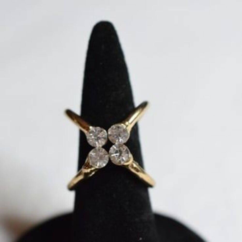 Criss Cross  4 Crystal Gold Tone Size 4 Y2K Party Glam Ring